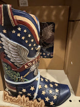 Load image into Gallery viewer, RA7360 American Hero Eagle Boot Vase
