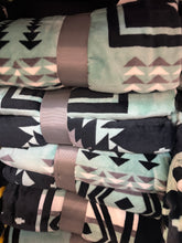 Load image into Gallery viewer, Veda Black &amp; Teal Super Plush Blanket
