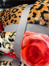 Load image into Gallery viewer, Twin Cheetah Leopard Rose Blanket
