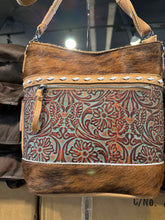 Load image into Gallery viewer, Middle Tooled Cowhide Purse BA2821
