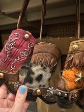Load image into Gallery viewer, RA3815 Set of 6 Boot Ornaments
