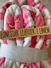 Load image into Gallery viewer, Pink Checkered Super Plush Blanket
