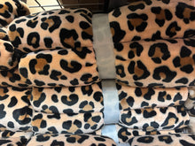 Load image into Gallery viewer, Classic Leopard Super Plush Blanket
