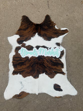 Load image into Gallery viewer, 3’ Cowhide Rugs
