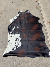 Load image into Gallery viewer, Tricolor Calf Cowhide Rugs
