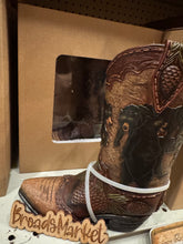 Load image into Gallery viewer, RA7571 Black Bear Acorn Boot Vase
