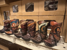 Load image into Gallery viewer, RA7415 Set of 6 Western Boot Vases
