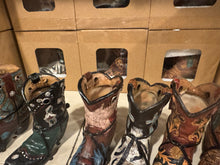 Load image into Gallery viewer, RA4338 Set of 6 Western Boot Vases
