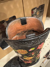 Load image into Gallery viewer, RA7148 Black Knockout Roses Heart Wing Boot Vase
