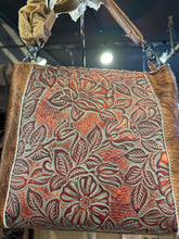 Load image into Gallery viewer, Floral Tooled Cowhide Purse BA2826
