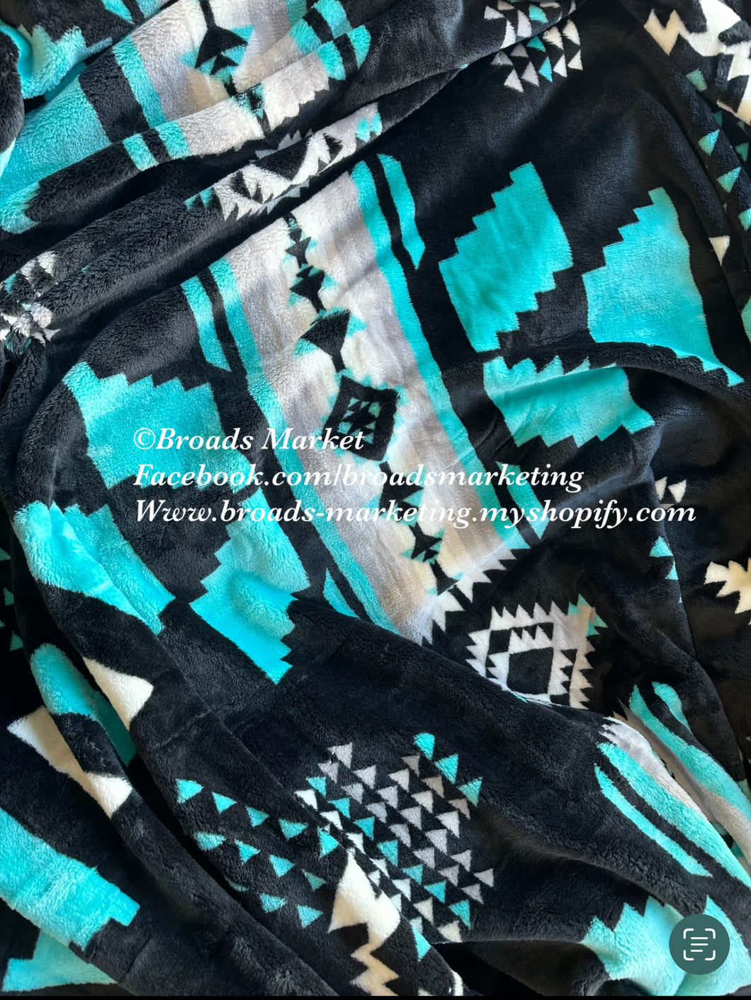 Queen Nicarra Black & Turquoise Super Plush Blanket