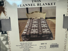 Load image into Gallery viewer, Twin Super Plush Aztec Blankets
