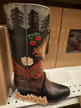 Load image into Gallery viewer, RA4149 Black Bear Boot Vase
