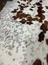 Load image into Gallery viewer, Splatter Salt &amp; Pepper Tricolor Cowhide Rug
