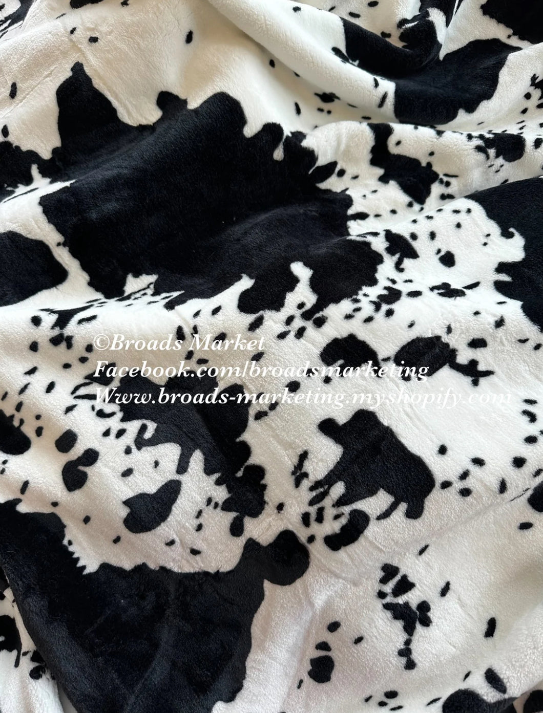 Queen Black & White Cow Print Plush Blanket