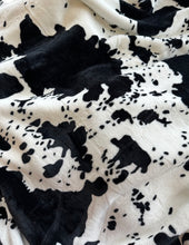 Load image into Gallery viewer, Black &amp; White Cow Print SW49 Super Plush Blanket
