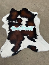 Load image into Gallery viewer, 3’ Cowhide Rugs
