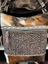 Load image into Gallery viewer, BA2821 Middle Zipper Tooled Cowhide Purse
