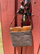 Load image into Gallery viewer, Turqouise Medallion Tooled Crossbody
