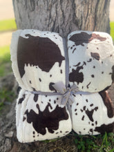 Load image into Gallery viewer, Twin Cow Print Plush Blankets
