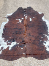 Load image into Gallery viewer, 5’ Brindle Cowhide Rug
