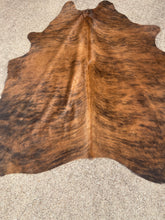 Load image into Gallery viewer, Beautiful Brindle 5 Foot Cowhide Rug
